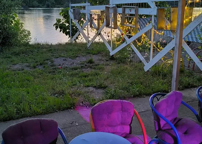 Daire Splash House Pool Party